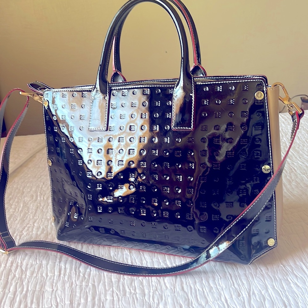Arcadia Made in Italy handbag.Black patent leather with tan leather sides.